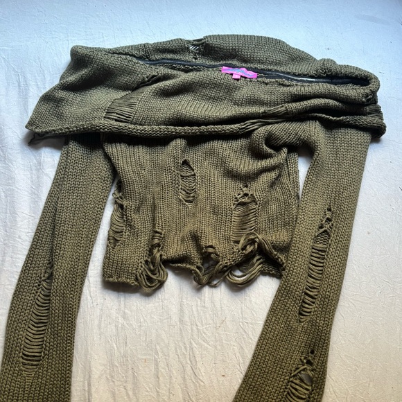 SOLD!! Edikted Distressed Sweater Crop Top! - Picture 3 of 4